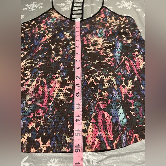 Lululemon Breezy Singlet - Picture 6 of 8